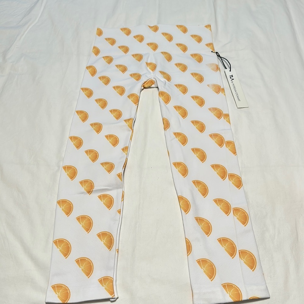 NWT Morgan Stewart Sport White Leggings with Oranges - Size medium/large